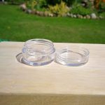 Skaidrau plastikinis indelis su dangeliu 5 ml